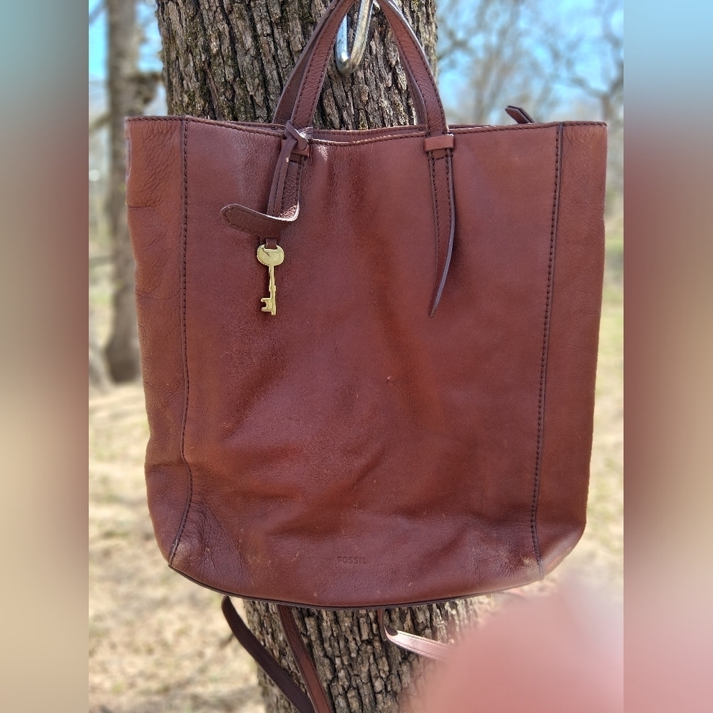 Fossil Brown Leather Tote with Key Charm - Picture 1 of 6